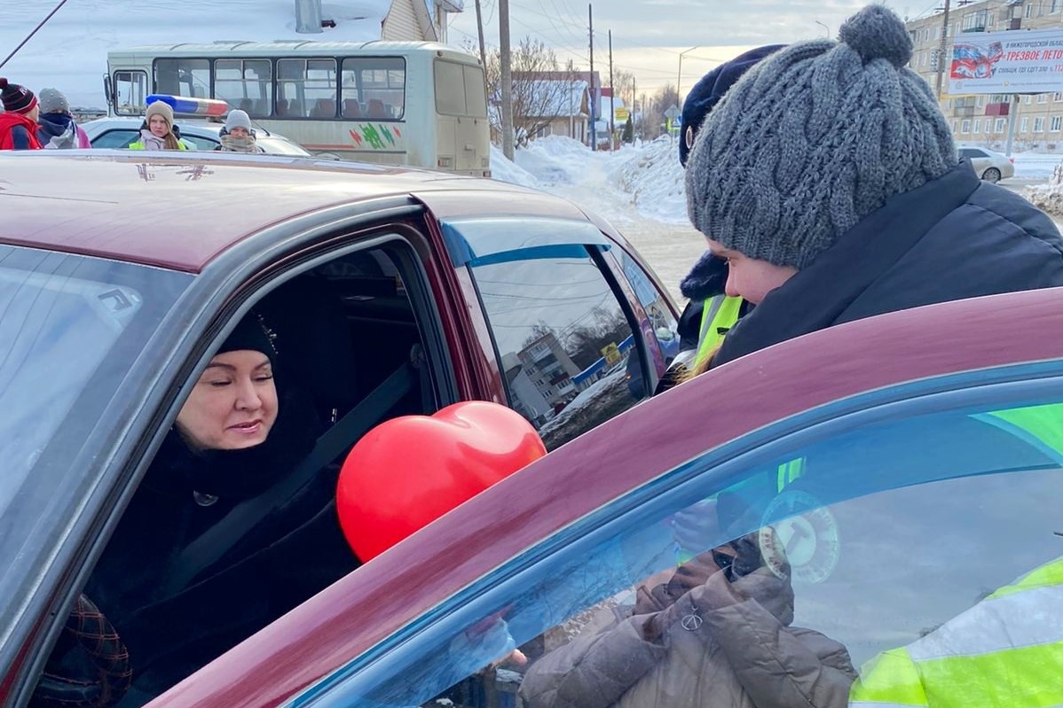 Автоинспекторы и их юные помощники признались в любви к ПДД